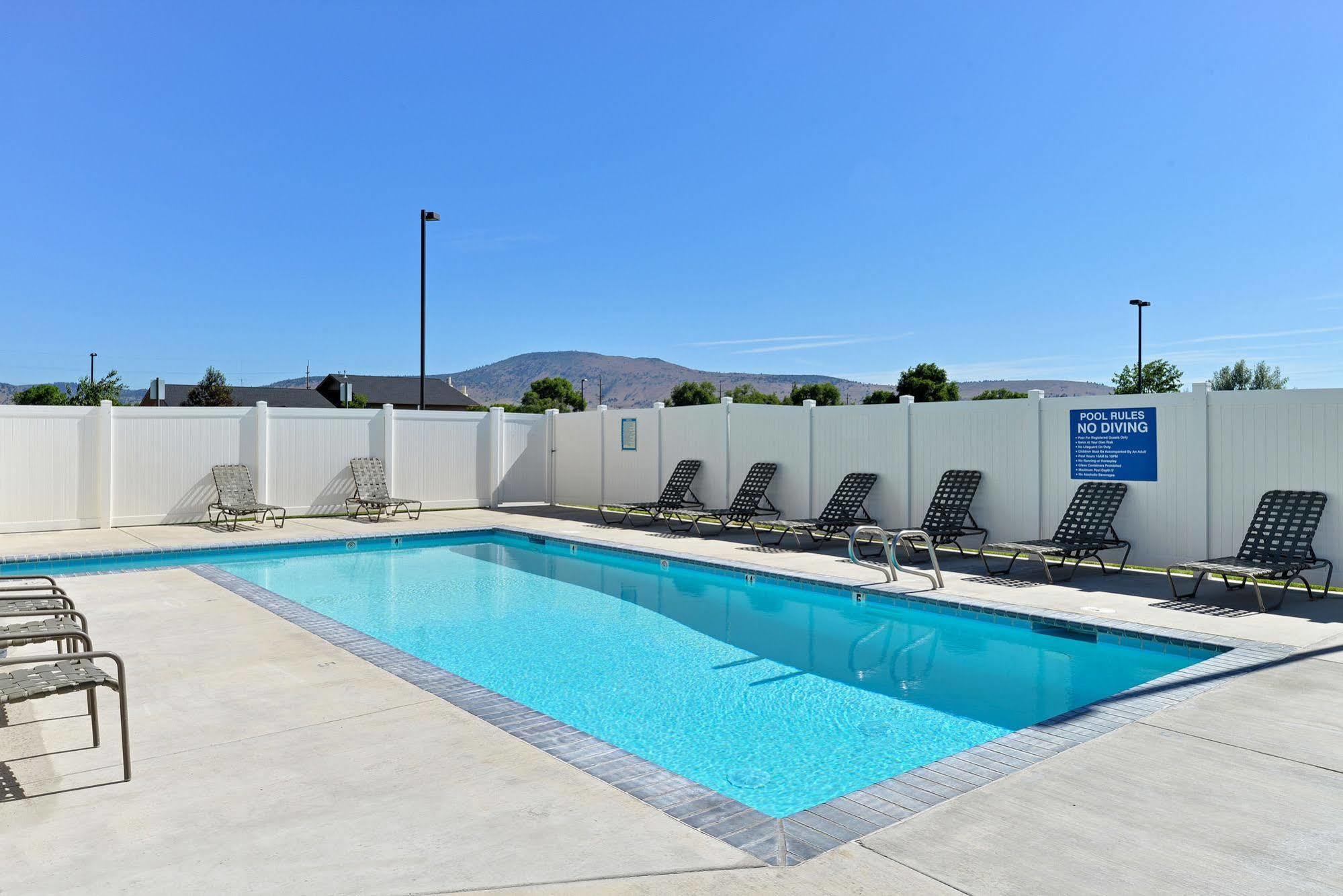 Microtel Inn & Suites By Wyndham Klamath Falls Exterior foto